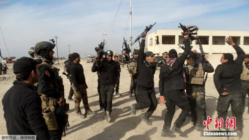 The us military carried out air strikes against the "Islamic state" stronghold.