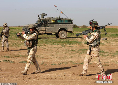 The us military carried out air strikes against the "Islamic state" stronghold.