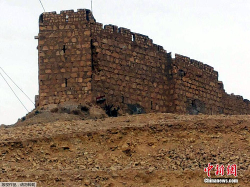 The us military carried out air strikes against the "Islamic state" stronghold.