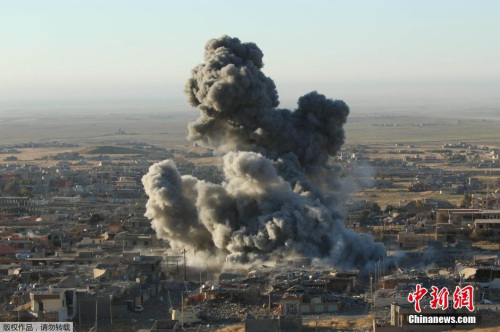 The us military carried out air strikes against the "Islamic state" stronghold.